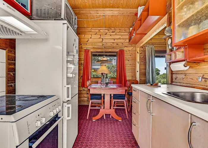 2 Bedroom Lovely In 別荘 フ ァボルグ