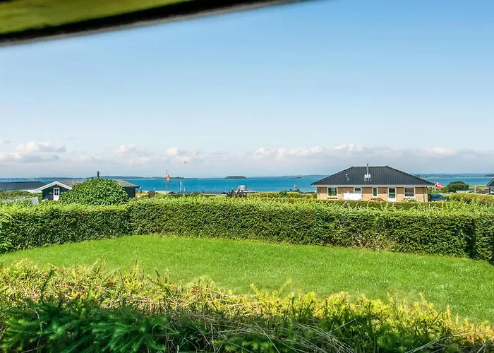2 Bedroom Lovely In 別荘 フ ァボルグ